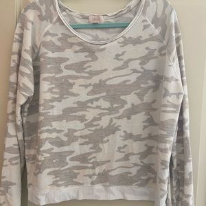 GAP Neutral Camo Long Sleeve Tee - Women’s M